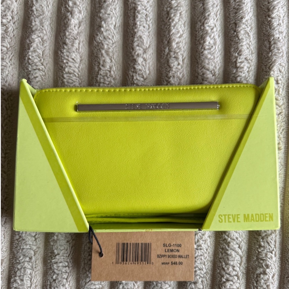 Steve Madden‎ Lemon Bzippy Boxed Wallet Neon Yellow Zip Around SLG-1100 NIB